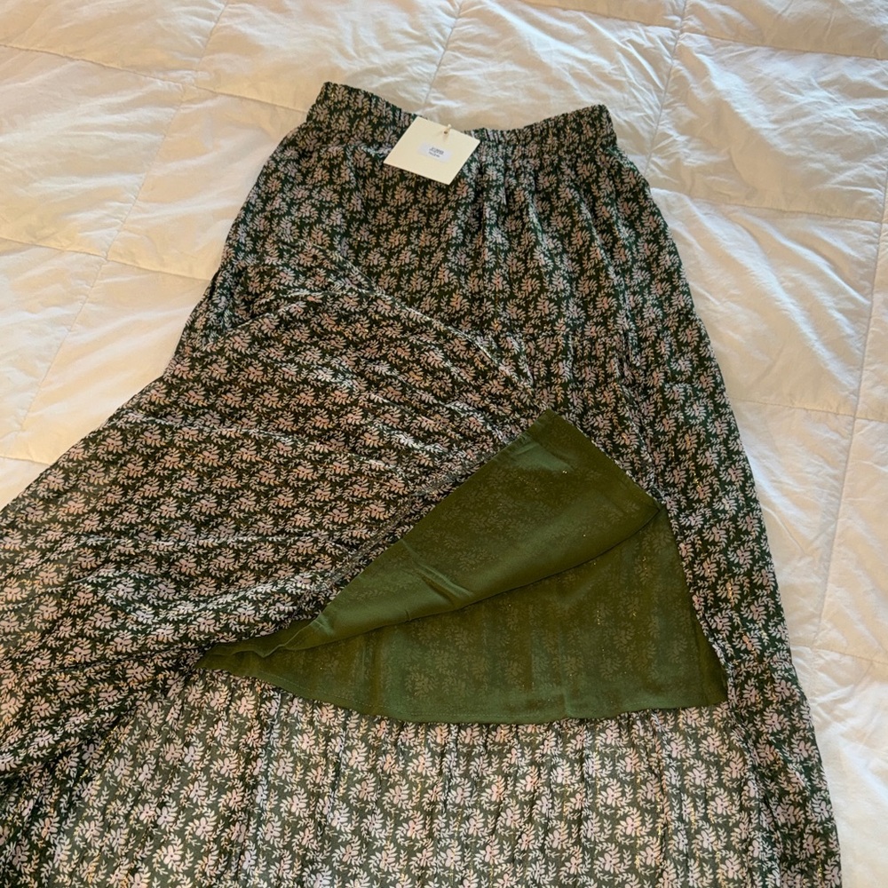 Chic Patterned Maxi Skirt - Picture 4 of 6